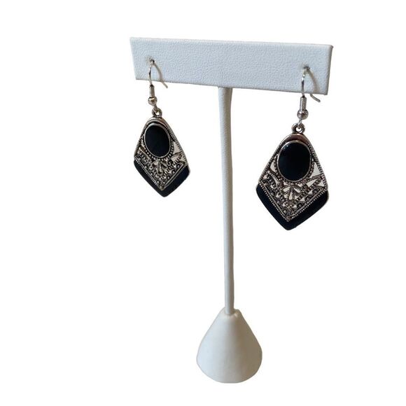 Vintage Black Stone Filigree Silver Toned Drop Earrings. - Picture 3 of 5